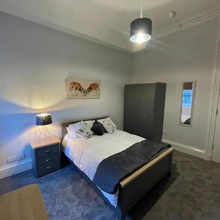 Traditional 5 Bedroom City Centre Apartment غلاسغو المظهر الخارجي الصورة
